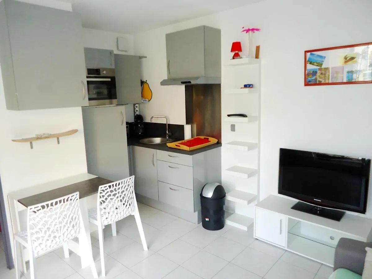 Joli Studio Avec Terrasse Proche Plages Кавалер-сюр-Мер Франция