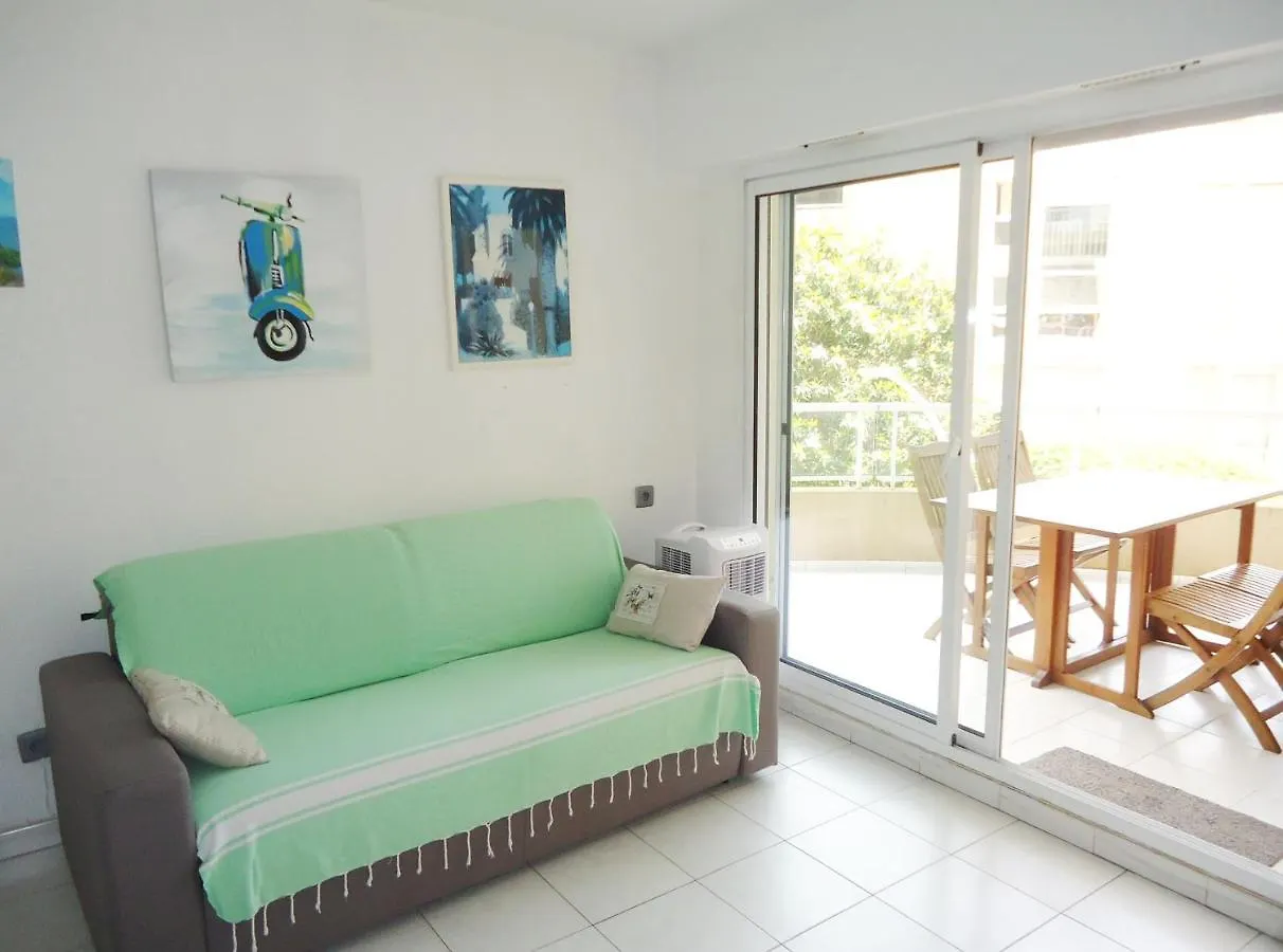 Joli Studio Avec Terrasse Proche Plages Кавалер-сюр-Мер